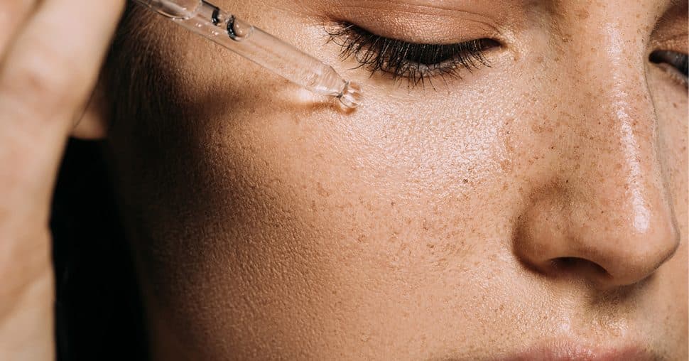 Flacon de sérum visage doux pour peaux sensibles proposé par laparadulac.com