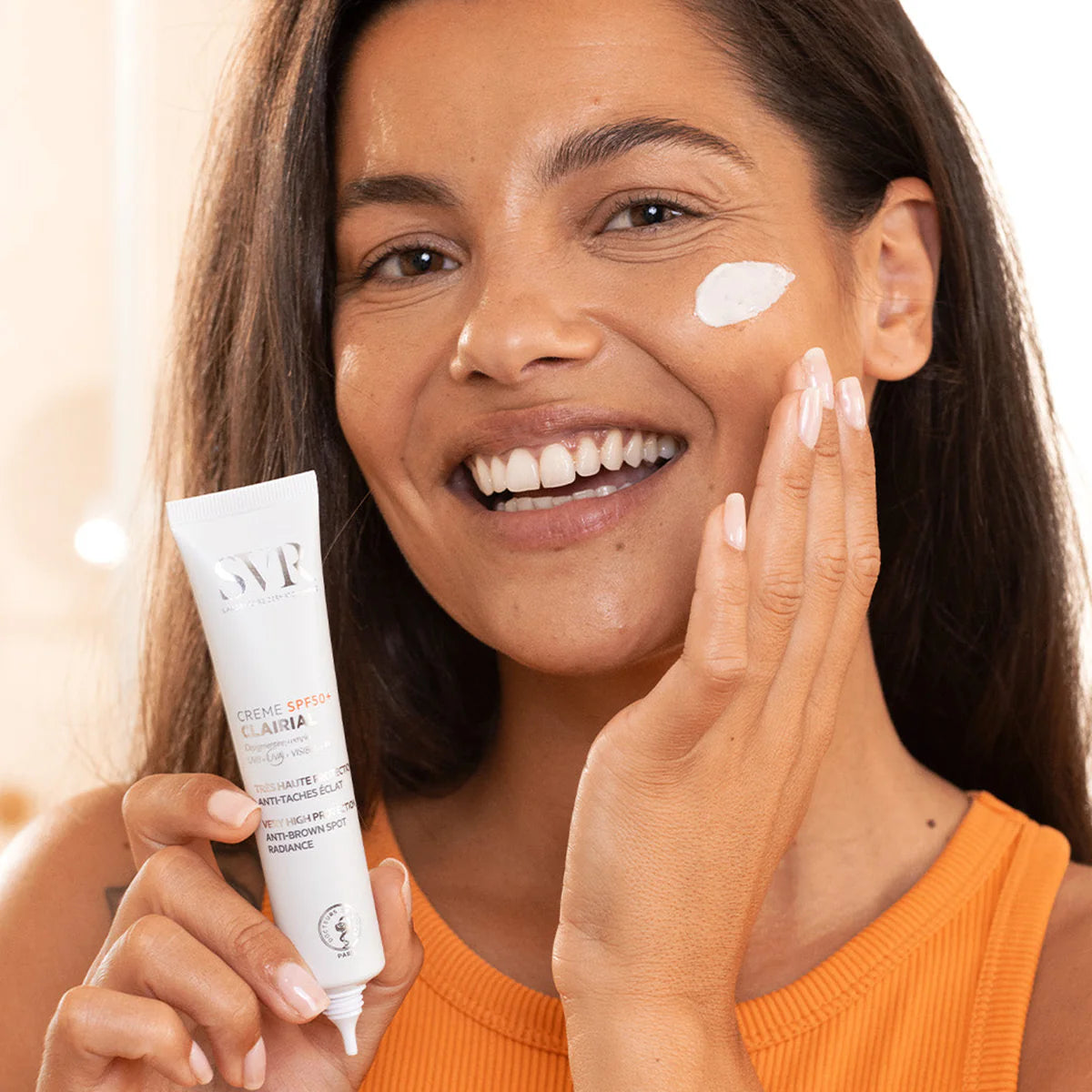 SVR Clairial Crème SPF50+ – Soin solaire anti-taches haute protection – Disponible sur La Para du Lac, parapharmacie en ligne N°1 en Tunisie.
