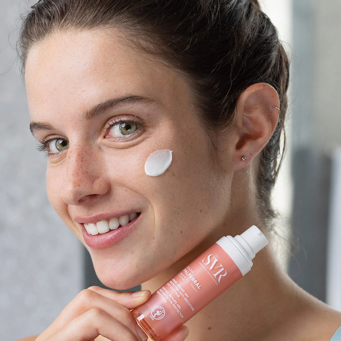 SVR Palpebral Baume – soin intense contour des yeux pour paupières sèches et sensibles, disponible sur laparadulac.com, parapharmacie tunisienne en ligne.