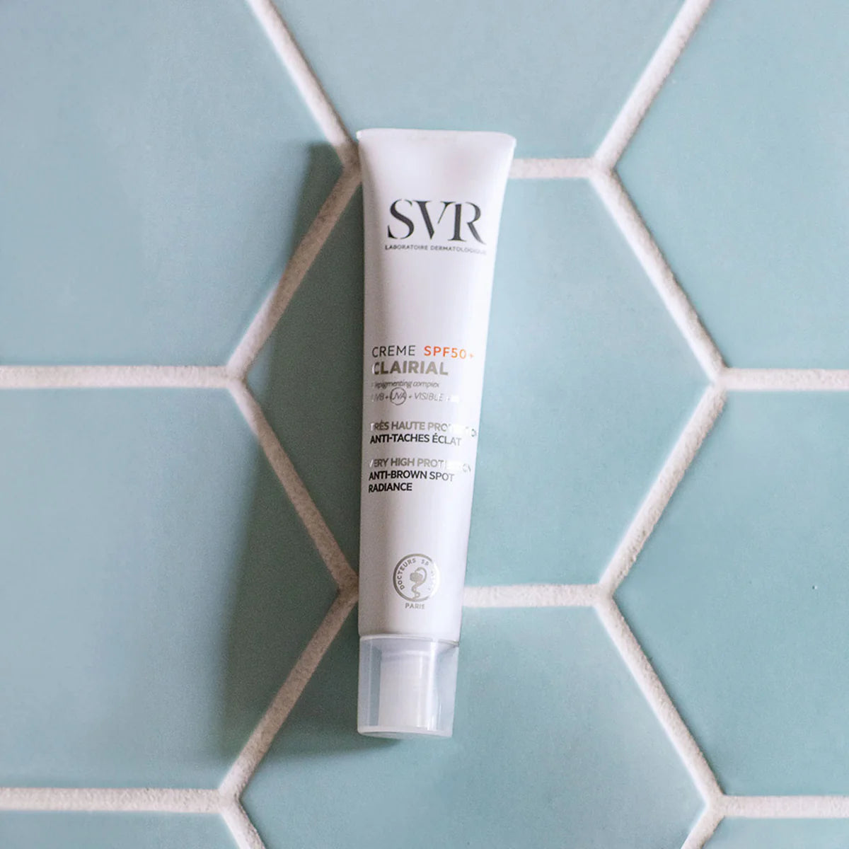 SVR Clairial Crème SPF50+ – Soin solaire anti-taches haute protection – Disponible sur La Para du Lac, parapharmacie en ligne N°1 en Tunisie.