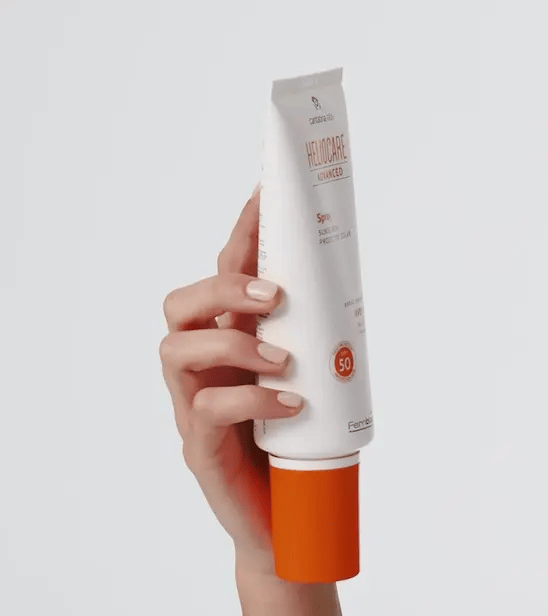 Heliocare Advanced Spray SPF50 – Spray solaire haute protection pour le corps – Disponible sur La Para du Lac, parapharmacie en ligne N°1 en Tunisie.