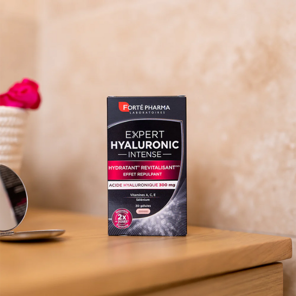 FORTÉ PHARMA Expert Hyaluronic Intense 30 gélules disponible sur laparadulac.com, parapharmacie Tunisie, pour une peau hydratée et éclatante
