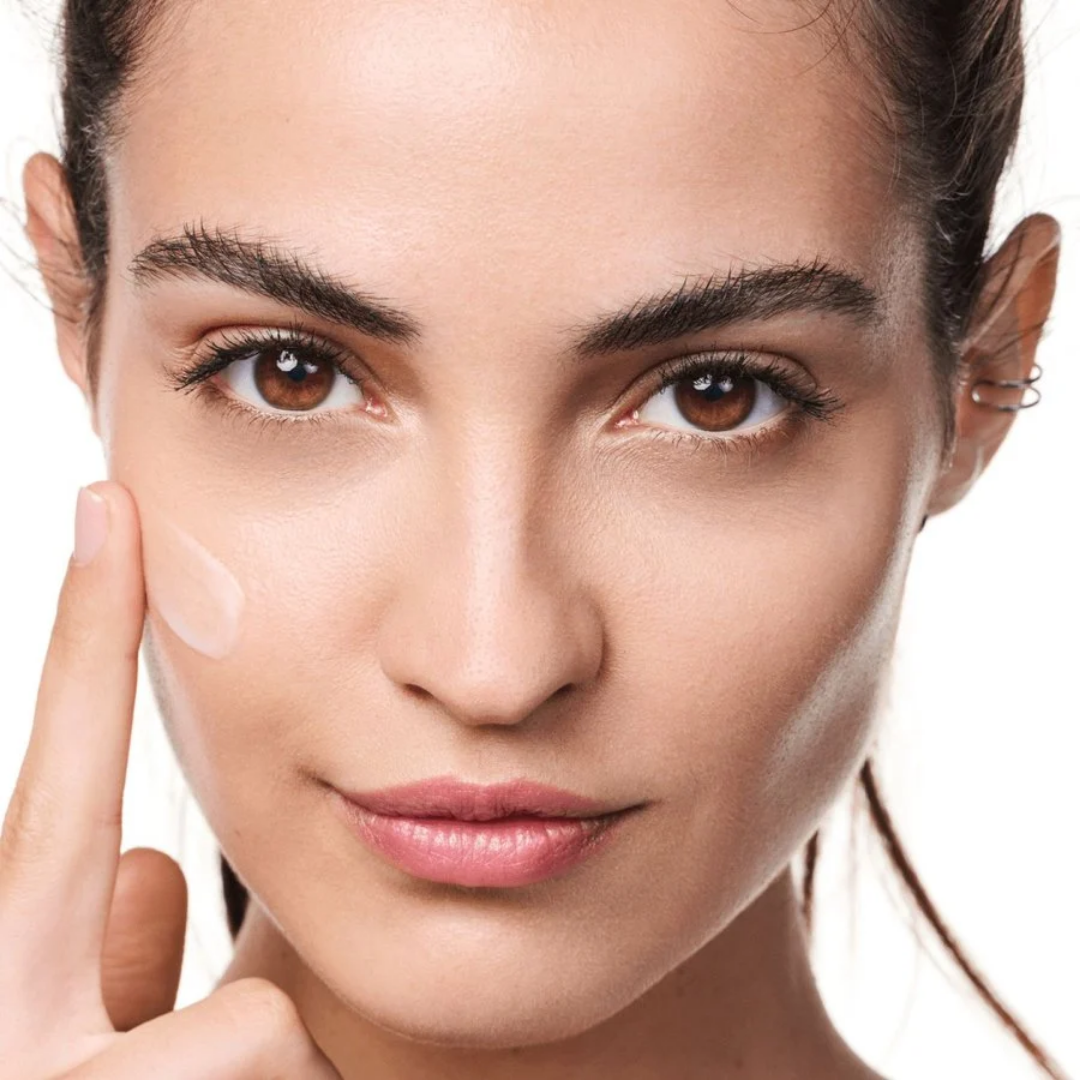 Fluide UV-Clear Vichy SPF 50+ anti-imperfections disponible sur laparadulac.com, parapharmacie Tunisie pour peaux à tendance acnéique à Tunis.