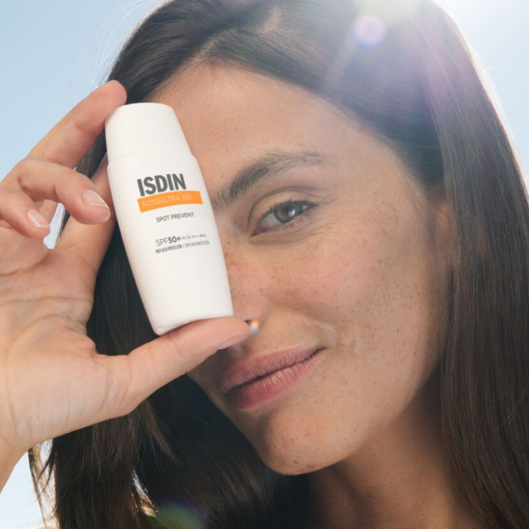 Crème solaire anti-taches ISDIN Fotoultra 100 Spot Prevent SPF 50+ – Laparadulac Parapharmacie Tunisie – Disponible sur laparadulac.com.