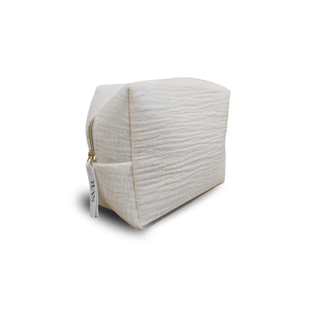 Trousse de toilette SVR en tissu texturé crème, idéale pour ranger ses produits de soin | La Para Du Lac