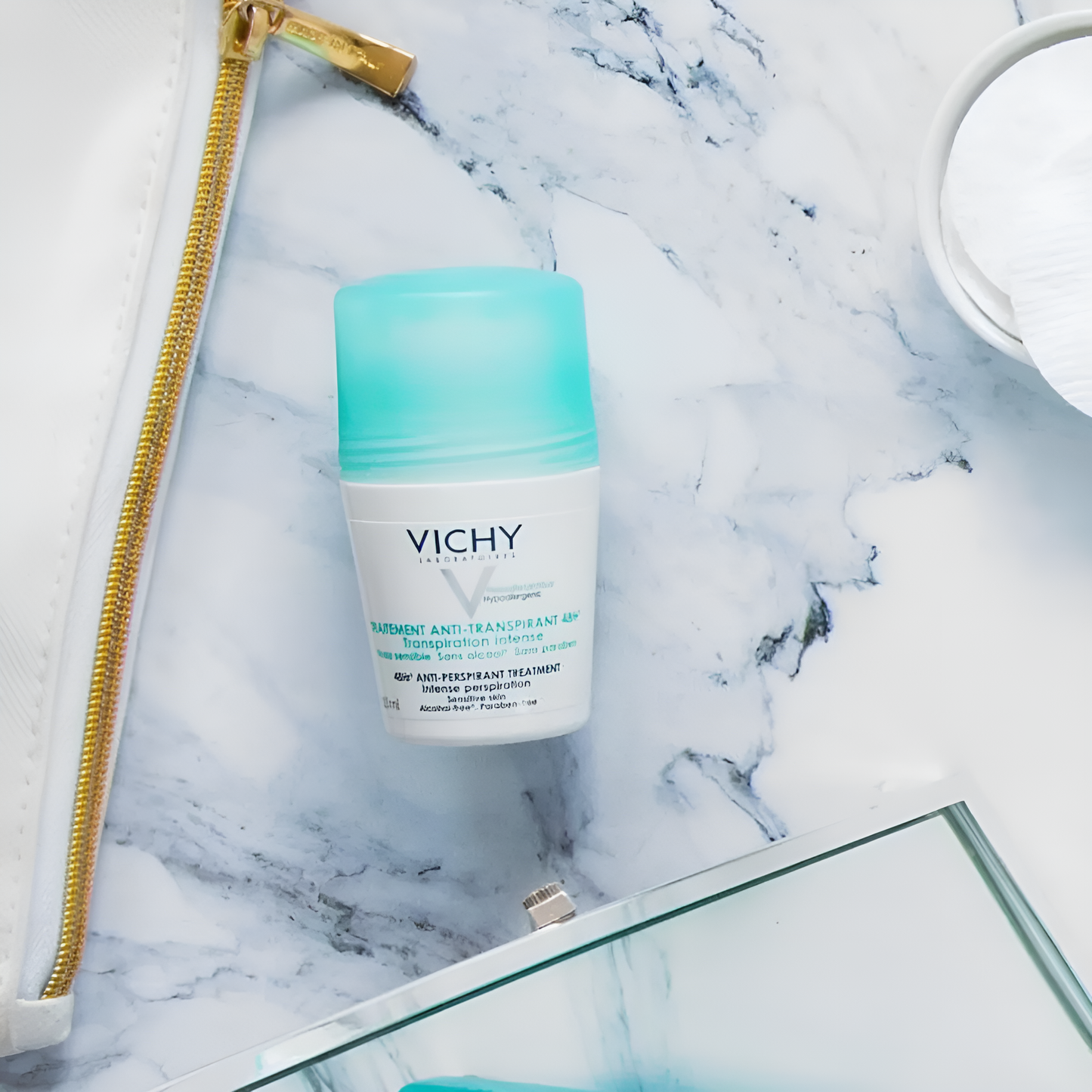 Déodorant Vichy Traitement Anti-Transpirant 24h pour femme, efficacité intense et respect de la peau.