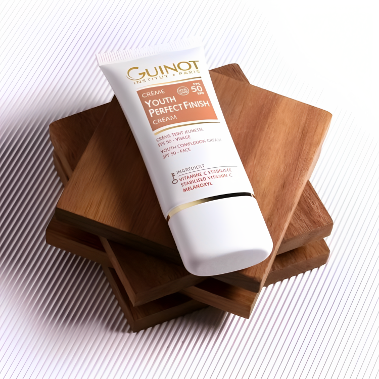 GUINOT Crème Youth Perfect Finish SPF50+ – crème teintée anti-âge haute protection solaire, soin visage hydratant et unifiant, cosmétique française Guinot, parapharmacie en ligne Tunisie, produits de beauté protecteurs et illuminateurs, soins visage professionnels, acheter Guinot Tunisie sur laparadulac.com
