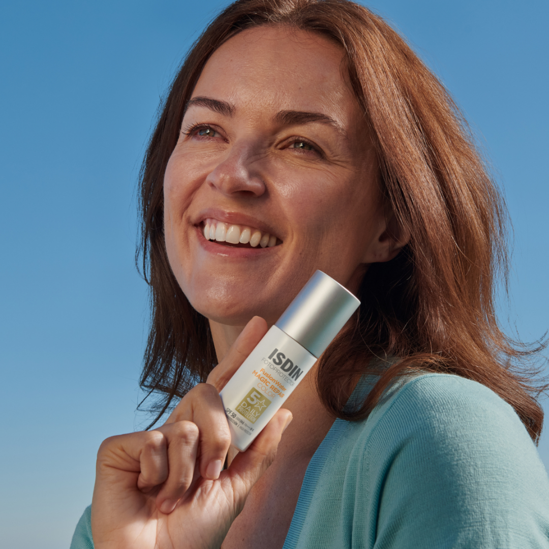 Crème solaire teintée anti-âge Fusion Water MAGIC Repair Color SPF 50 – Laparadulac Parapharmacie Tunisie.
