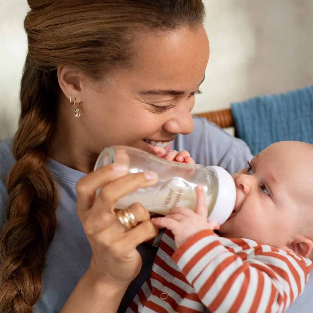 Biberon Avent en verre 240ml avec tétine Natural Response sur laparadulac.com, parapharmacie Tunisie.