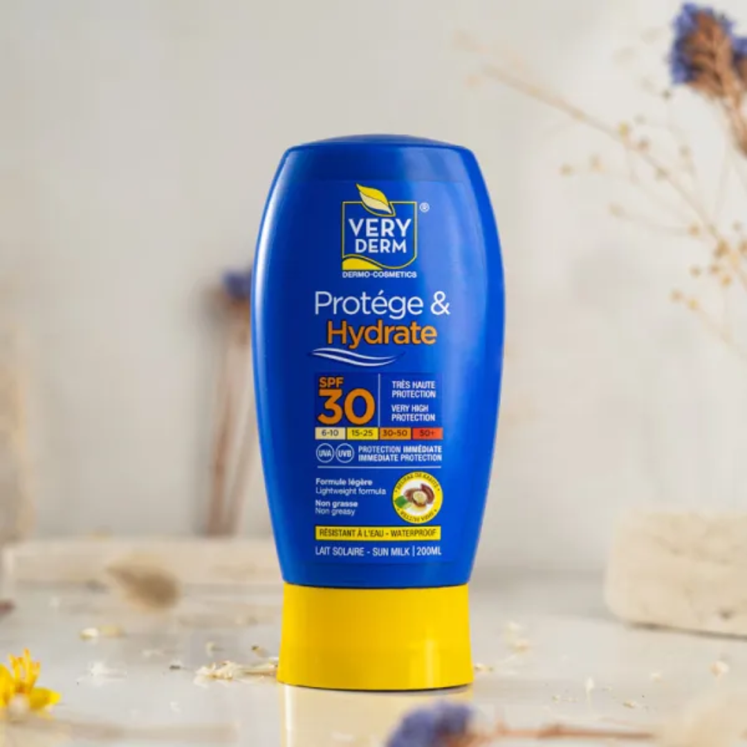 Very Derm Lait Solaire SPF30 200 ml – lait solaire hydratant et biodégradable, protection famille, disponible sur laparadulac.com, parapharmacie Tunisie.