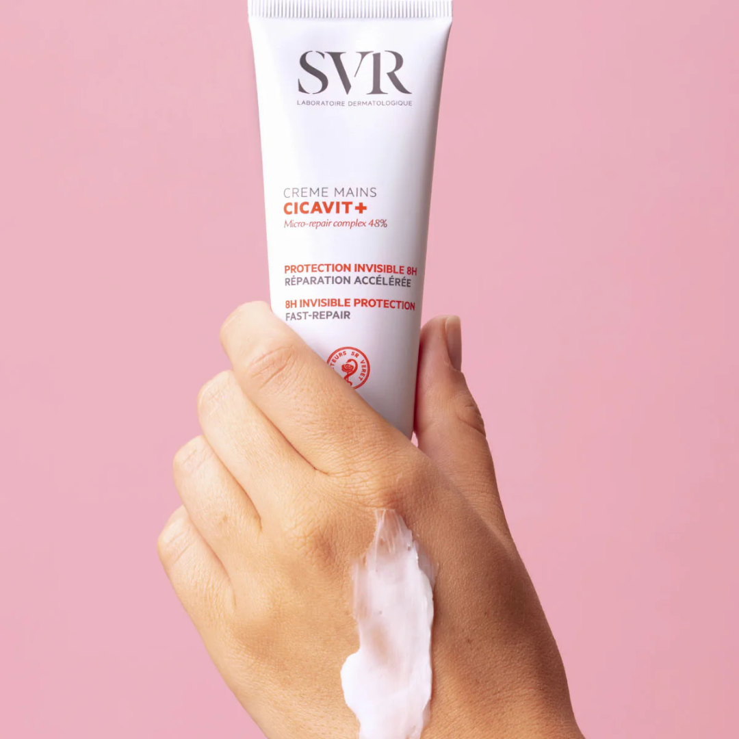 SVR CICAVIT+ Crème Mains | Réparation & Protection 8h
Mains sèches, abîmées, irritées ? SVR CICAVIT+ Crème Mains hydrate, répare et protège durablement contre les agressions (lavages, froid, produits chimiques). Idéale pour les mains sur-sollicitées, elle apaise et accélère la cicatrisation.
🛒 Disponible sur laparadulac.com, votre parapharmacie en Tunisie au meilleur prix ! 🚀