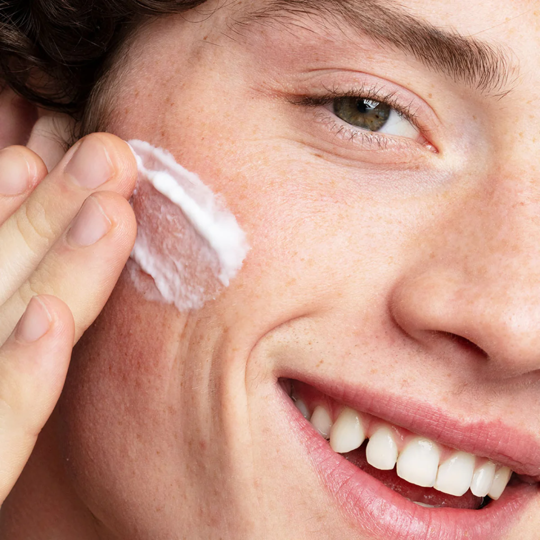 SVR Hydraliane Crème Légère | Hydratation 24H & Confort Peaux Sensibles
Offrez à votre peau une hydratation intense et durable avec SVR Hydraliane Crème Légère. Enrichie en eau physio-adaptée et acide hyaluronique, elle repulpe, apaise et protège les peaux normales à mixtes sans effet gras. Texture légère et ultra-fraîche pour un confort immédiat.
🛒 Disponible sur laparadulac.com, votre parapharmacie en Tunisie au meilleur prix ! 🚀