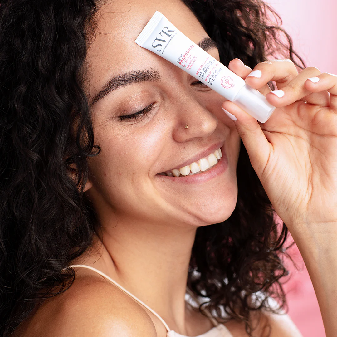 SVR PALPEBRAL Crème | Soin Apaisant Paupières Sensibles & Irritées
Apaisez et protégez vos paupières sensibles, sèches et irritées avec SVR PALPEBRAL Crème. Sa formule haute tolérance, enrichie en acide hyaluronique et omégas 3,6,9, réduit les rougeurs, tiraillements et sensations d’inconfort. Idéale pour les yeux réactifs et porteurs de lentilles.
🛒 Disponible sur laparadulac.com, votre parapharmacie en Tunisie au meilleur prix ! 🚀