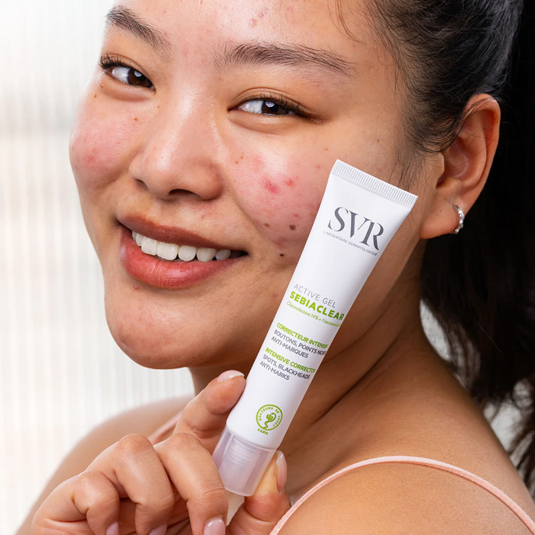 SVR SEBIACLEAR Active Gel | Soin Intensif Anti-Imperfections - Nouvelle Formule
Éliminez boutons, points noirs et marques résiduelles avec SVR SEBIACLEAR Active Gel. Sa nouvelle formule ultra-efficace, enrichie en niacinamide 14% et acide salicylique, purifie, réduit les imperfections et régule l’excès de sébum sans dessécher la peau. Idéal pour les peaux grasses à tendance acnéique.
🛒 Disponible sur laparadulac.com, votre parapharmacie en Tunisie au meilleur prix ! 🚀