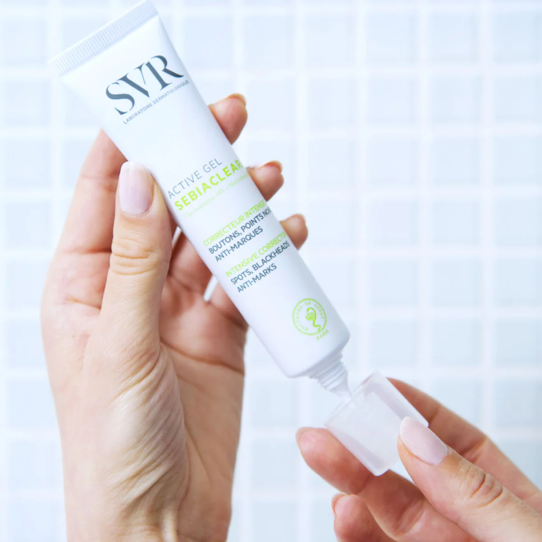 SVR SEBIACLEAR Active Gel | Soin Intensif Anti-Imperfections - Nouvelle Formule
Éliminez boutons, points noirs et marques résiduelles avec SVR SEBIACLEAR Active Gel. Sa nouvelle formule ultra-efficace, enrichie en niacinamide 14% et acide salicylique, purifie, réduit les imperfections et régule l’excès de sébum sans dessécher la peau. Idéal pour les peaux grasses à tendance acnéique.
🛒 Disponible sur laparadulac.com, votre parapharmacie en Tunisie au meilleur prix ! 🚀