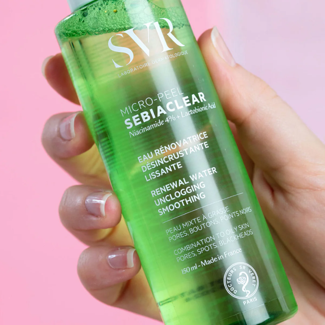 SVR SEBIACLEAR Micro-Peel | Essence Exfoliante Peaux Acnéiques & Imperfections
Offrez à votre peau un peeling doux quotidien avec SVR SEBIACLEAR Micro-Peel. Sa formule ultra-légère, enrichie en gluconolactone et acide salicylique, désincruste les pores, affine le grain de peau et réduit les imperfections et marques résiduelles. Idéal pour les peaux mixtes à grasses et à tendance acnéique.
🛒 Disponible sur laparadulac.com, votre parapharmacie en Tunisie au meilleur prix ! 🚀