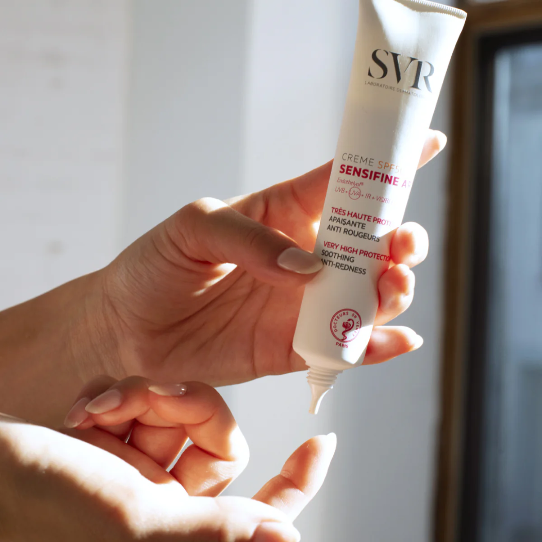 SVR Sensifine AR Crème SPF50+ 40ml – Soin solaire anti-rougeurs pour peaux sensibles – Disponible sur La Para du Lac, meilleure parapharmacie en ligne en Tunisie.