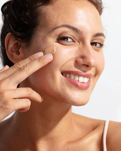 SVR SUN SECURE Écran Minéral Teinté SPF50 – solaire teinté pour peaux normales à mixtes. Disponible sur laparadulac.com, parapharmacie Tunisie à prix mini.