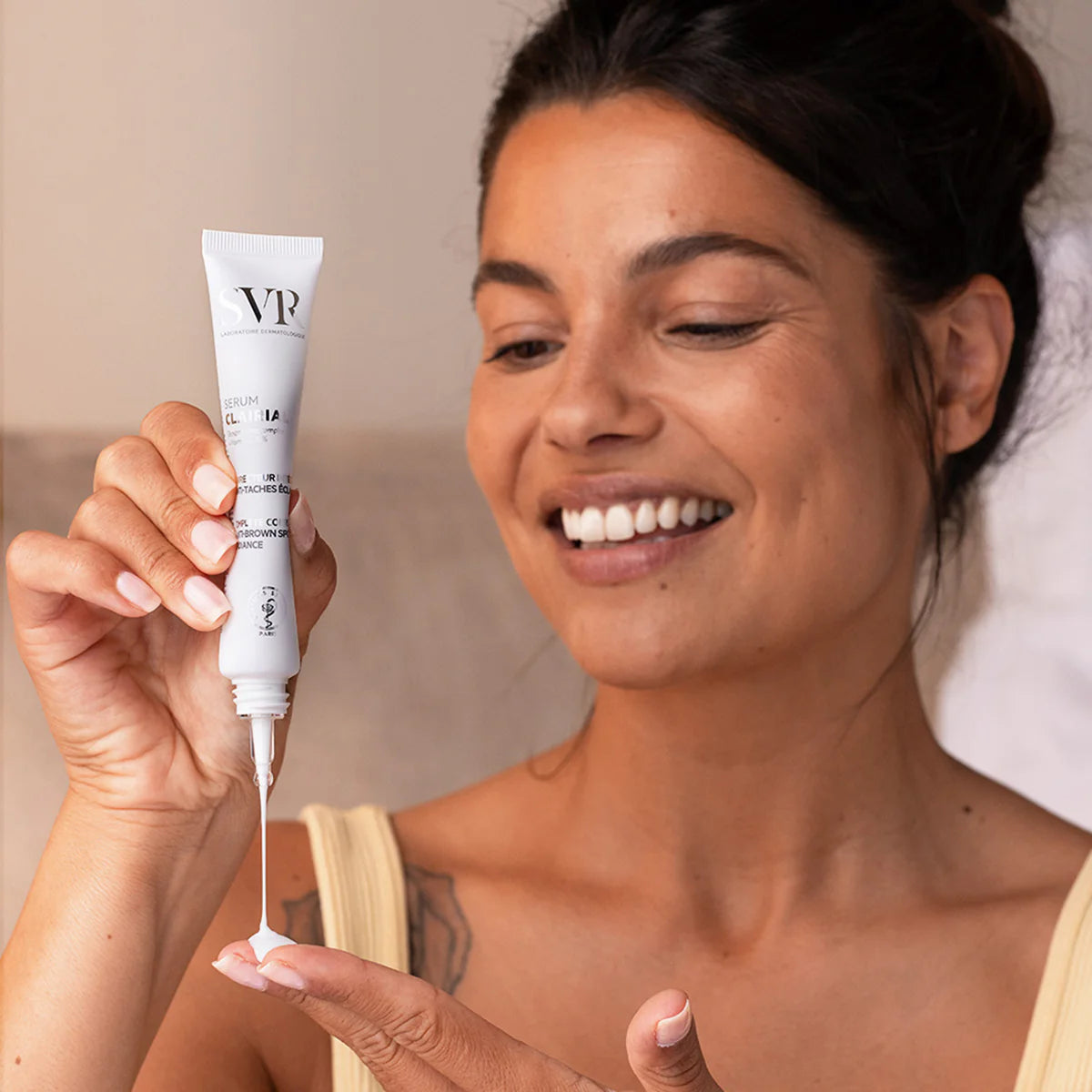 SVR Clairial Sérum – Sérum anti-taches unifiant pour tous types de peaux – Disponible sur La Para du Lac, meilleure parapharmacie en ligne en Tunisie.