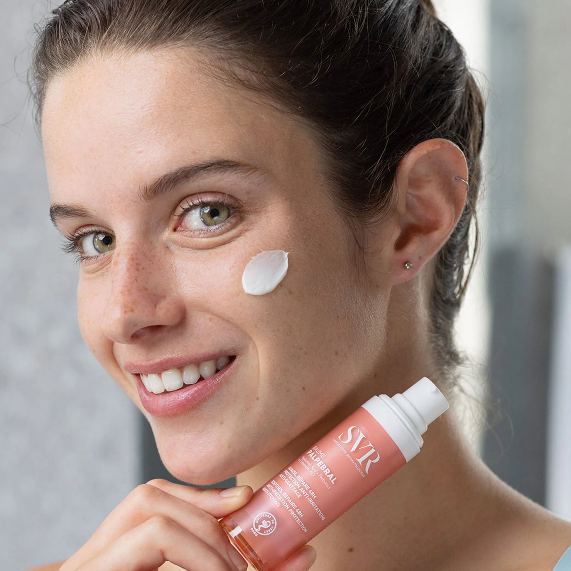 SVR Palpebral Baume – soin intense contour des yeux pour paupières sèches et sensibles, disponible sur laparadulac.com, parapharmacie tunisienne en ligne.