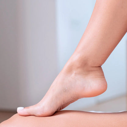 SVR Xerial Peel Masque Pieds – Masque exfoliant pour pieds secs et rugueux – Disponible sur La Para du Lac, parapharmacie en ligne N°1 en Tunisie.