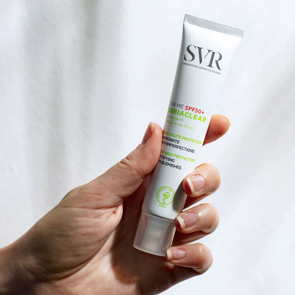 SVR Sebiaclear Crème SPF50+ – Soin solaire anti-imperfections pour peaux grasses – Disponible sur La Para du Lac, parapharmacie en ligne N°1 en Tunisie.