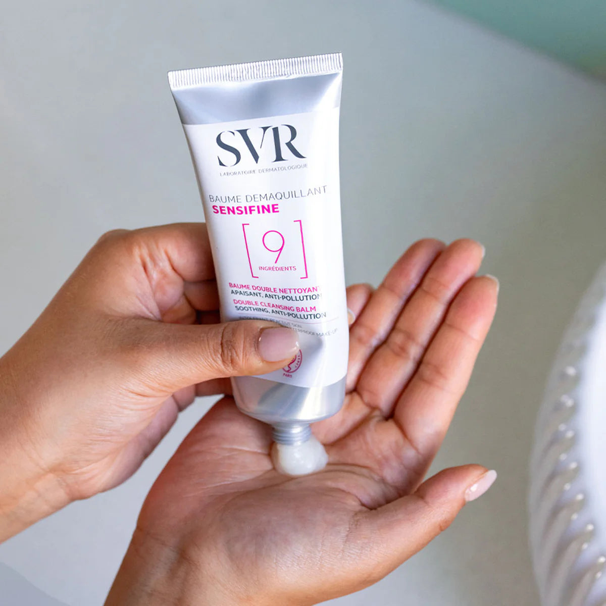 SVR SENSIFINE Baume Démaquillant – soin nettoyant doux visage et yeux, vendu sur laparadulac.com, parapharmacie en ligne pas chère en Tunisie.