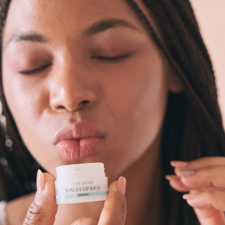 Baume à lèvres réparateur ALMA SECRET au miel de Manuka et Inca Inchi pour lèvres abîmées en Tunisie