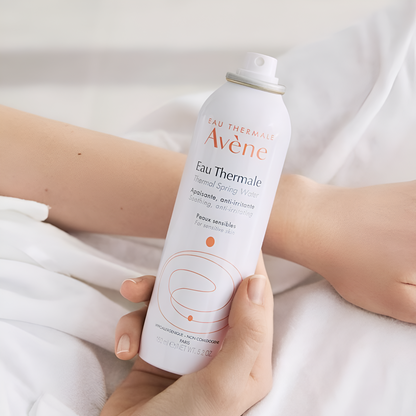 Spray Eau Thermale Avène 150ml et 300ml pour apaiser les peaux sensibles – disponible sur laparadulac.com

