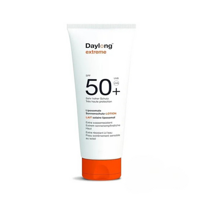 Lotion solaire liposomale DAYLONG SPF50+ 50ml disponible sur laparadulac.com, parapharmacie Tunisie, haute protection compacte pour peaux sensibles.


