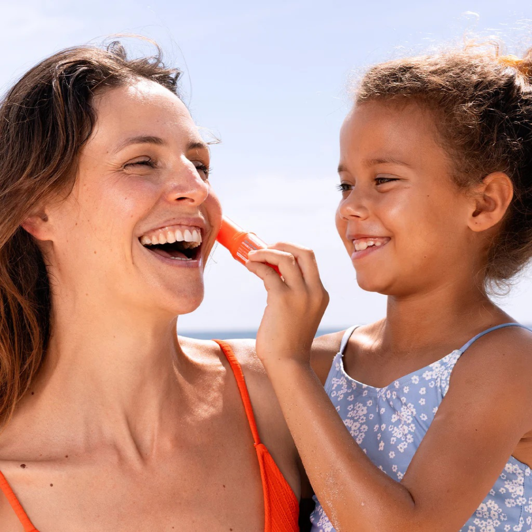 Stick solaire SPF50+ SVR disponible sur laparadulac.com – protection solaire visage et corps en parapharmacie Tunisie

