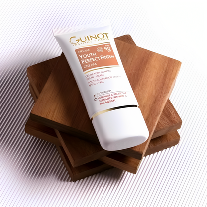 GUINOT Crème Youth Perfect Finish SPF50+ – crème teintée anti-âge haute protection solaire, soin visage hydratant et unifiant, cosmétique française Guinot, parapharmacie en ligne Tunisie, produits de beauté protecteurs et illuminateurs, soins visage professionnels, acheter Guinot Tunisie sur laparadulac.com