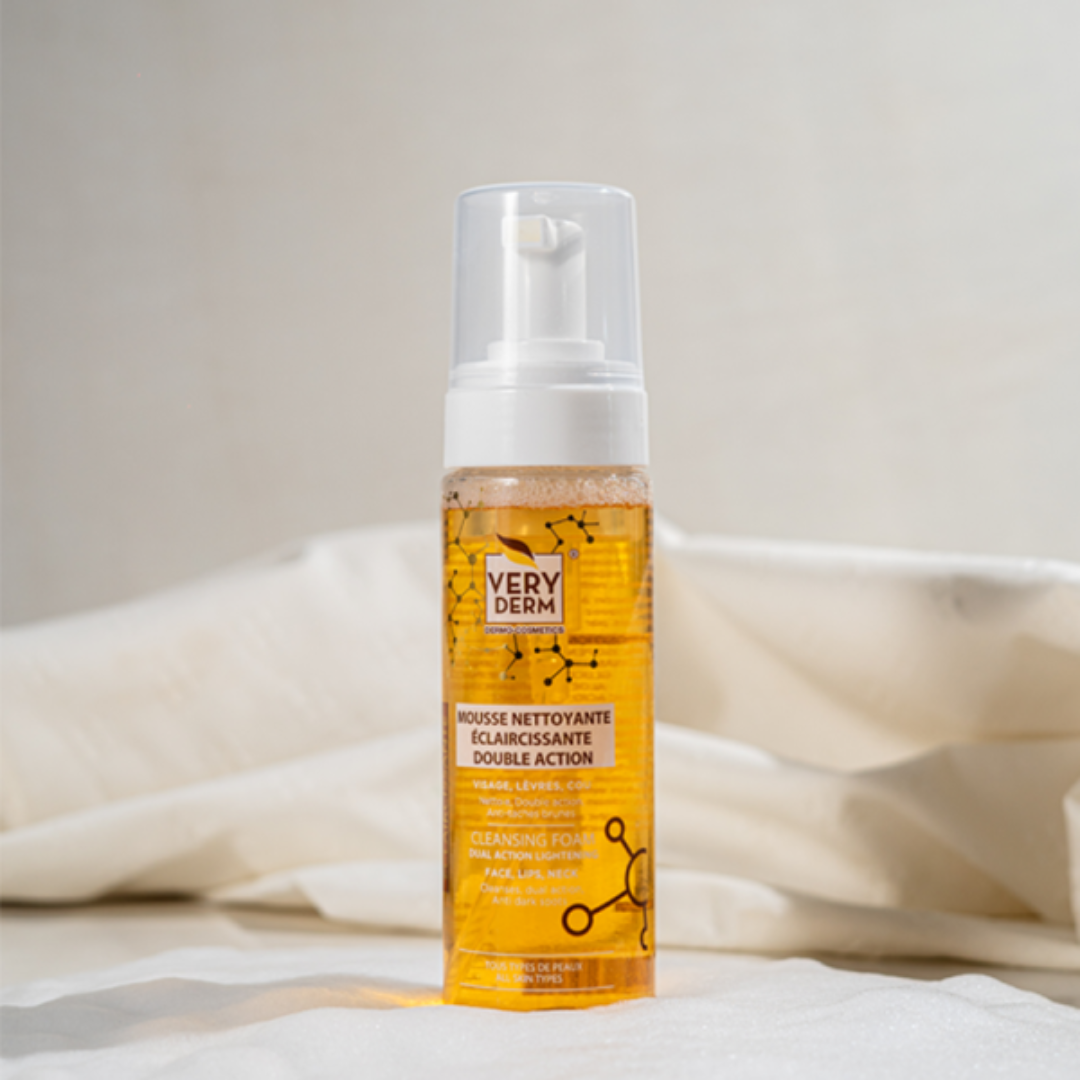 Very Derm Mousse Nettoyante Éclaircissante 200 ml – mousse démaquillante naturelle avec niacinamide, en vente sur laparadulac.com, parapharmacie Tunisie.

