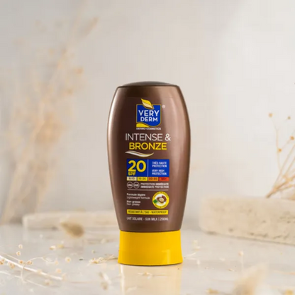 Very Derm Intense Bronze SPF 20 200ml – lotion bronzante biodégradable, protection UV, en vente sur laparadulac.com, parapharmacie Tunisie.

