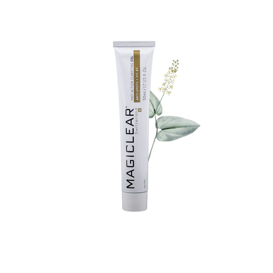 “MAGICLEAR Gel Clarifiant Action Rapide 50g – Gel éclaircissant pour réduire la pigmentation de la peau, aux effets clarifiants et anti-inflammatoires immédiats. Hydrate, apaise et élimine les taches brunes. Contient du HPPA, des acides glycyrrhétinique et salicylique, de la vitamine B3, des extraits de pomme et de réglisse, ainsi qu’un facteur hydratant naturel. Disponible sur laparadulac.com, parapharmacie en ligne en Tunisie.”