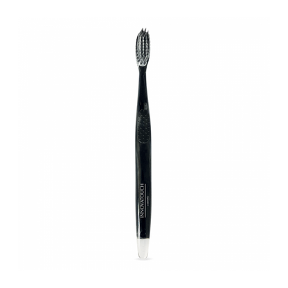Brosse à dents charbon Innovatouch filaments ultrafins nettoyage profond anti taches et mauvaise haleine parapharmacie Tunisie sur laparadulac.com

