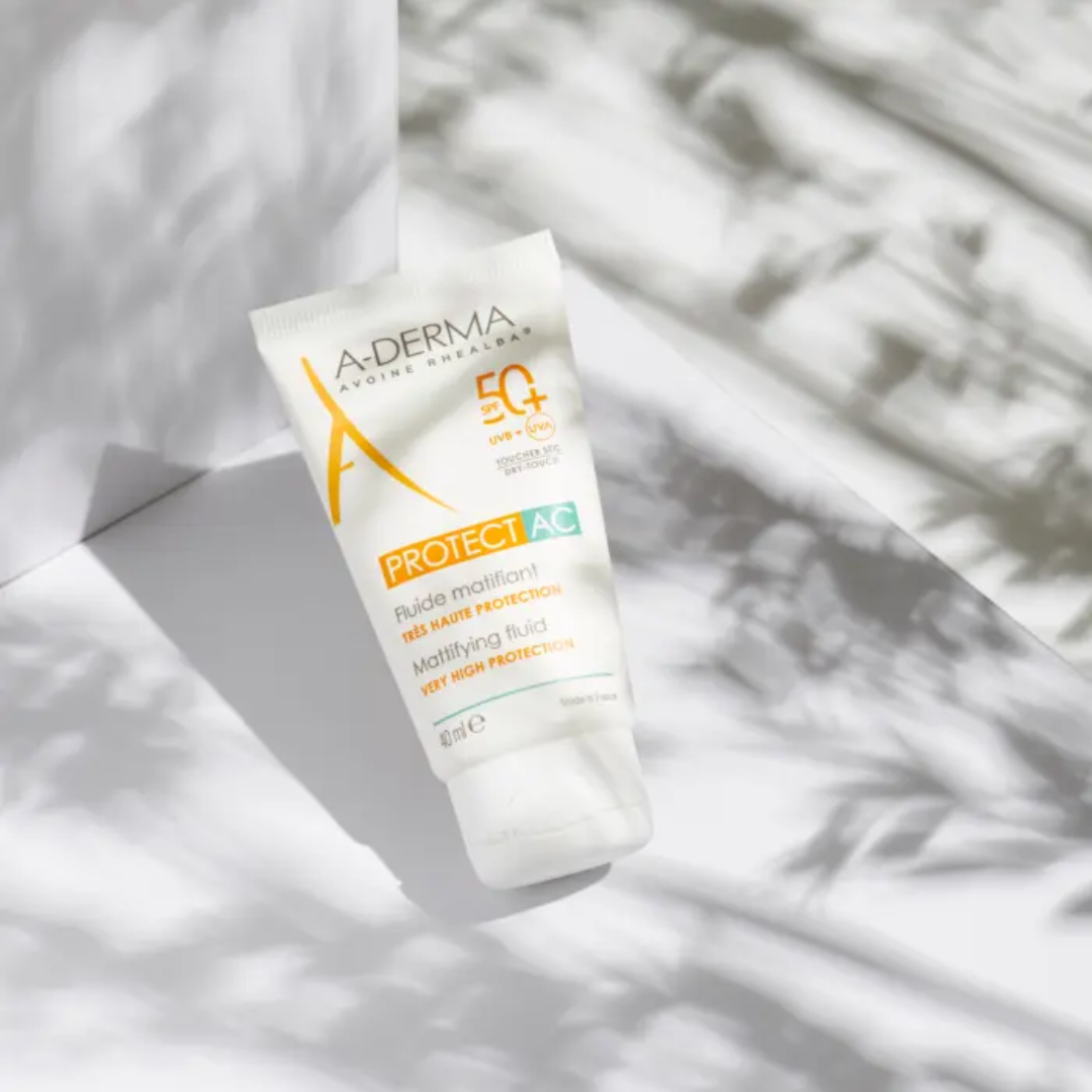 Fluide solaire matifiant A-DERMA Protect AC SPF50+ disponible sur laparadulac.com, parapharmacie Tunisie, idéal pour les peaux acnéiques.