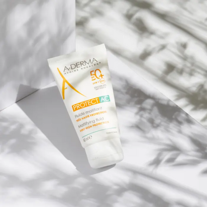Fluide solaire matifiant A-DERMA Protect AC SPF50+ disponible sur laparadulac.com, parapharmacie Tunisie, idéal pour les peaux acnéiques.