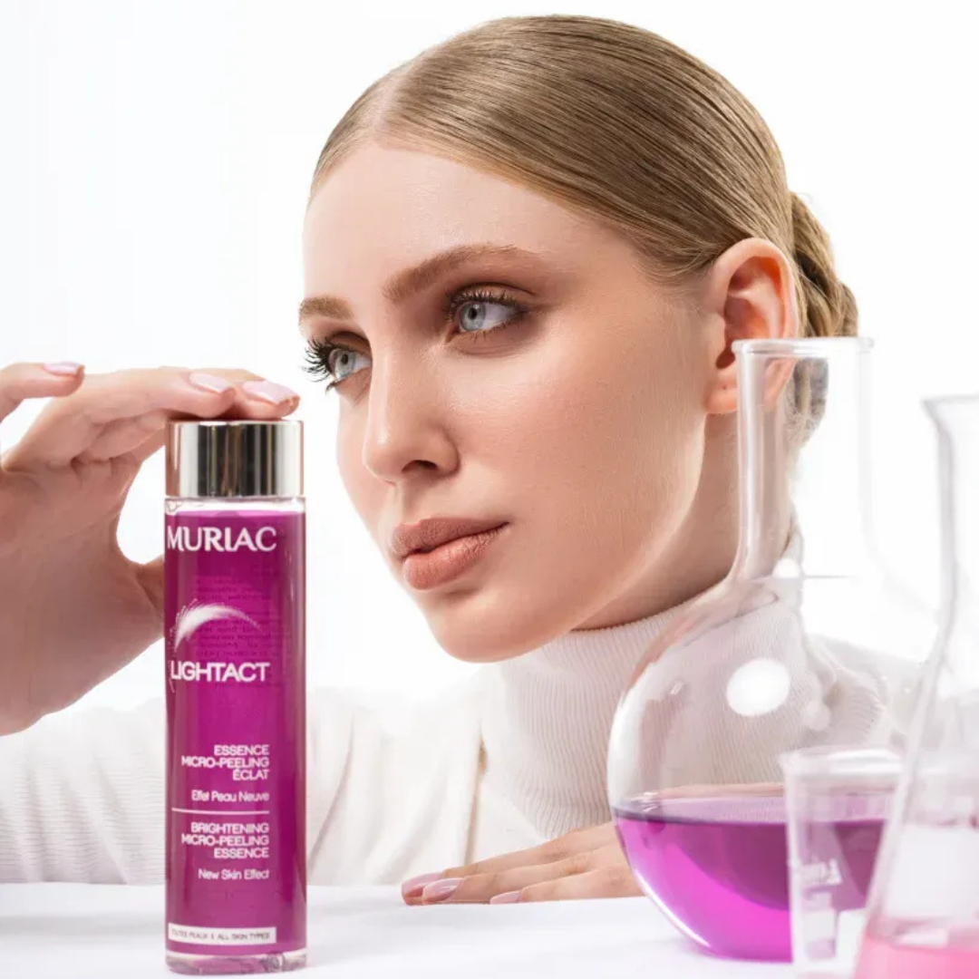 Image de Muriac Essence Micro‑Peeling Éclat 200 ml – soin exfoliant doux aux AHA et vitamine C, haute tolérance, disponible sur laparadulac.com et parapharmacie Tunisie.

