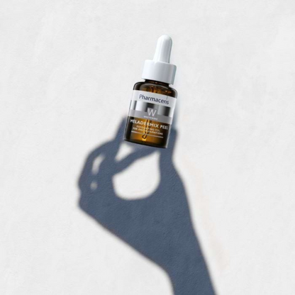 Image du peeling PHARMACERIS Meladermix 30 ml sur laparadulac.com, parapharmacie Tunisie – soin acide éclaircissant et anti-taches pour peaux sensibles.

