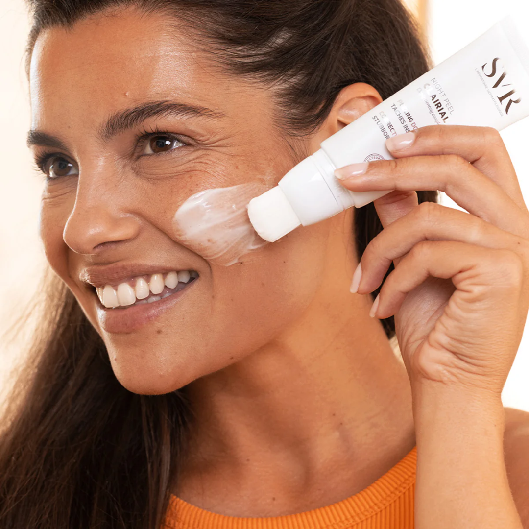 SVR CLAIRIAL Night Peel | Soin Peeling Nuit Anti-Taches & Éclat

Révélez un teint plus uniforme et lumineux avec SVR CLAIRIAL Night Peel. Sa formule enrichie en complexe dépigmentant et acide lactique exfolie en douceur, atténue les taches brunes et booste l’éclat dès la première nuit. Idéal pour tous types de peaux sujettes aux taches pigmentaires.

🛒 Disponible sur laparadulac.com, votre parapharmacie en Tunisie au meilleur prix ! 🚀