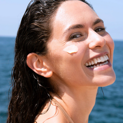 SVR SUN SECURE Blur SPF 50+ | Crème Mousse Solaire Perfectrice

Envie d’une protection solaire SPF 50+ qui lisse et unifie le teint ? SVR SUN SECURE Blur offre une texture mousse innovante, floute les imperfections et protège efficacement contre les UVA, UVB, lumière visible et infrarouges. Idéale comme base de maquillage, elle matifie et laisse un fini velouté.

🛒 Disponible sur laparadulac.com, votre parapharmacie en Tunisie au meilleur prix ! 🚀