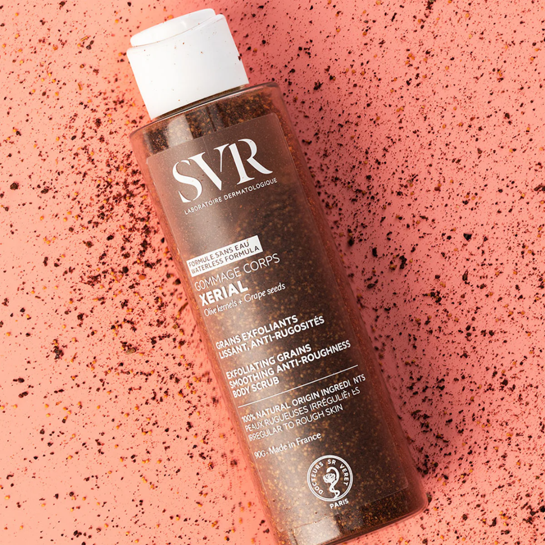 SVR Xerial Gommage – Gommage corps lissant et exfoliant pour peaux sèches ou rugueuses – Disponible sur La Para du Lac, meilleure parapharmacie en ligne en Tunisie.