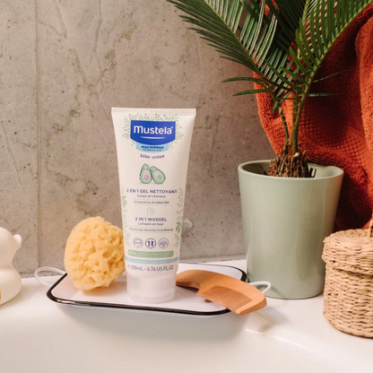 Gel nettoyant 2en1 Mustela bébé 200ml cheveux et corps – sur laparadulac.com, parapharmacie Tunisie.