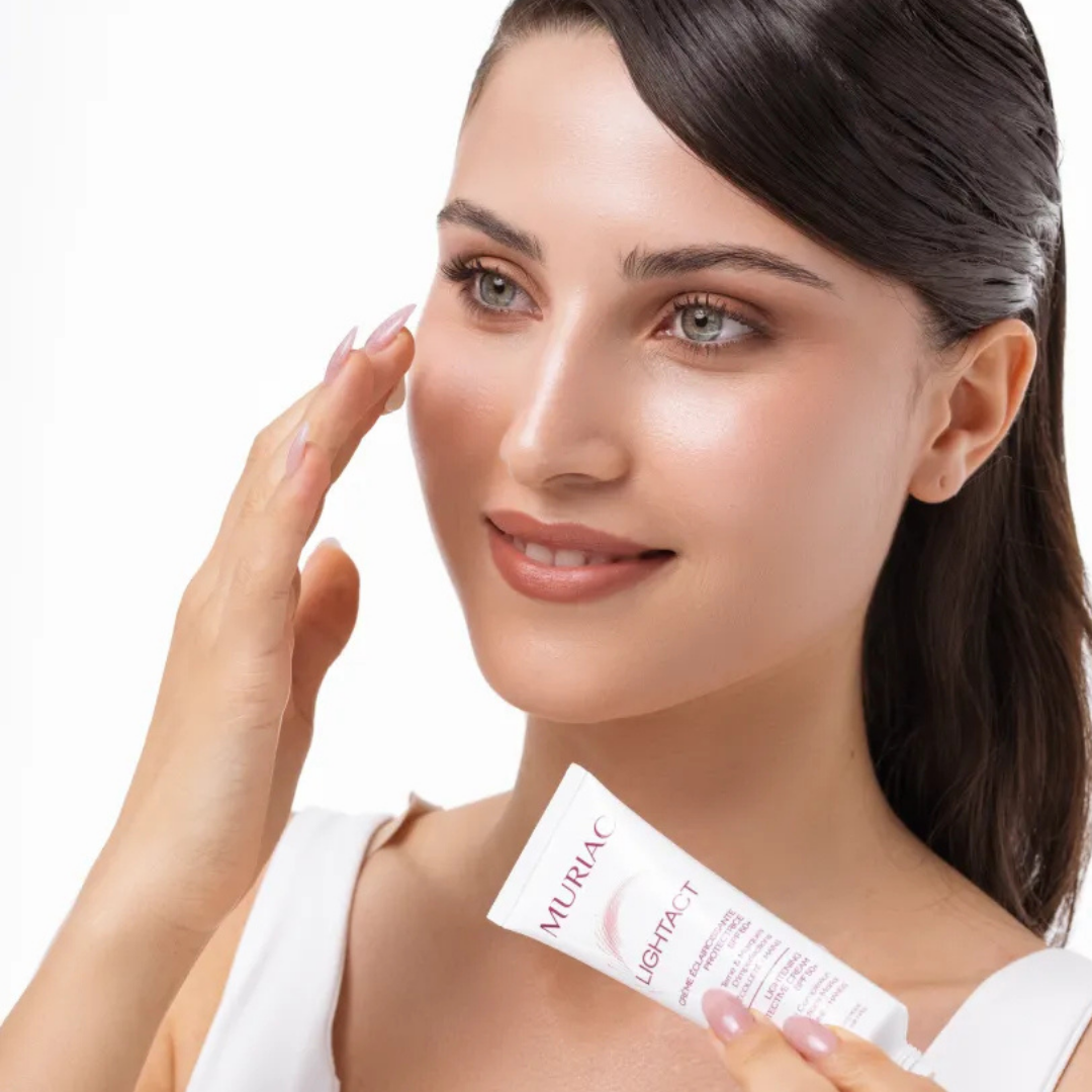 Crème éclaircissante SPF 50 Lightact MURIAC visage mains décolleté avec protection UV très haute – parapharmacie Tunisie – disponible sur laparadulac.com


