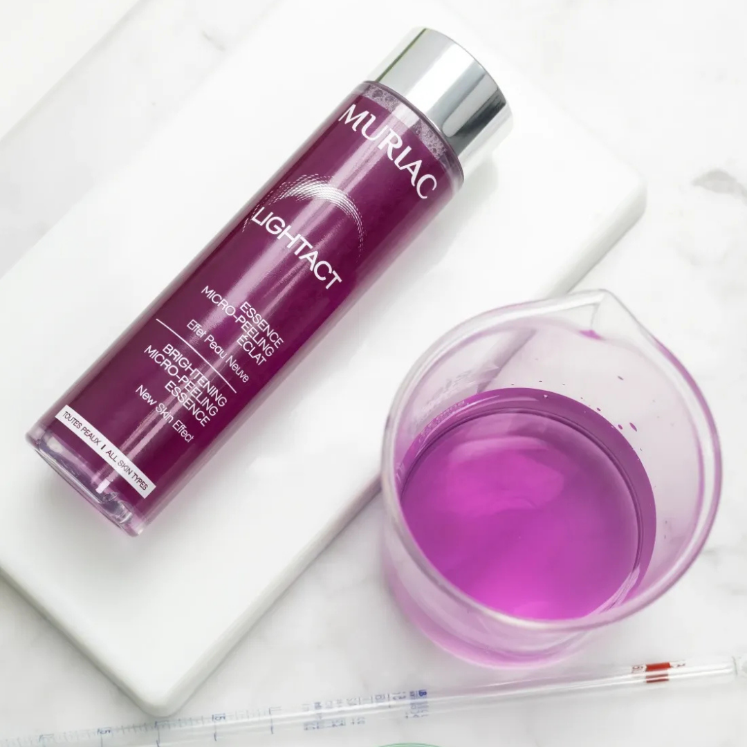 Image de Muriac Essence Micro‑Peeling Éclat 200 ml – soin exfoliant doux aux AHA et vitamine C, haute tolérance, disponible sur laparadulac.com et parapharmacie Tunisie.

