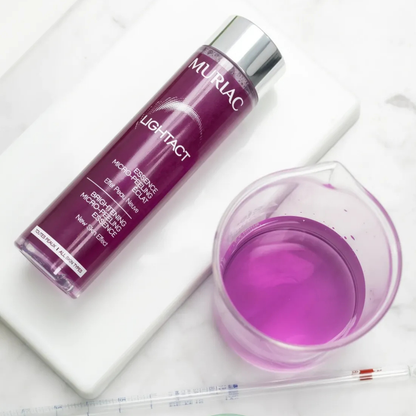 Image de Muriac Essence Micro‑Peeling Éclat 200 ml – soin exfoliant doux aux AHA et vitamine C, haute tolérance, disponible sur laparadulac.com et parapharmacie Tunisie.

