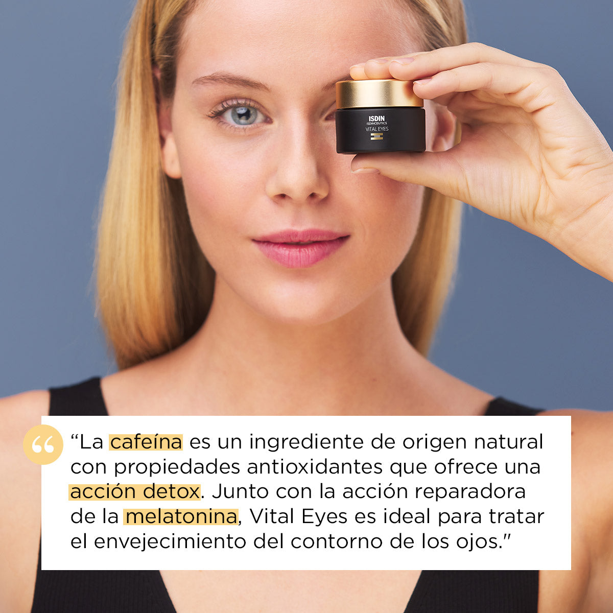 Femme utilisant Isdinceutics Vital Eyes d'ISDIN, soin contour des yeux antioxydant à la caféine et mélatonine pour une action detox et réparatrice, disponible sur laparadulac.com.