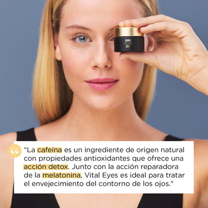 Femme utilisant Isdinceutics Vital Eyes d'ISDIN, soin contour des yeux antioxydant à la caféine et mélatonine pour une action detox et réparatrice, disponible sur laparadulac.com.