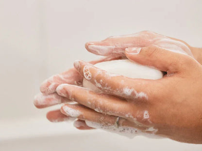 Savon doux pour peaux sensibles, mousse onctueuse, nettoyage en douceur | La Para Du Lac